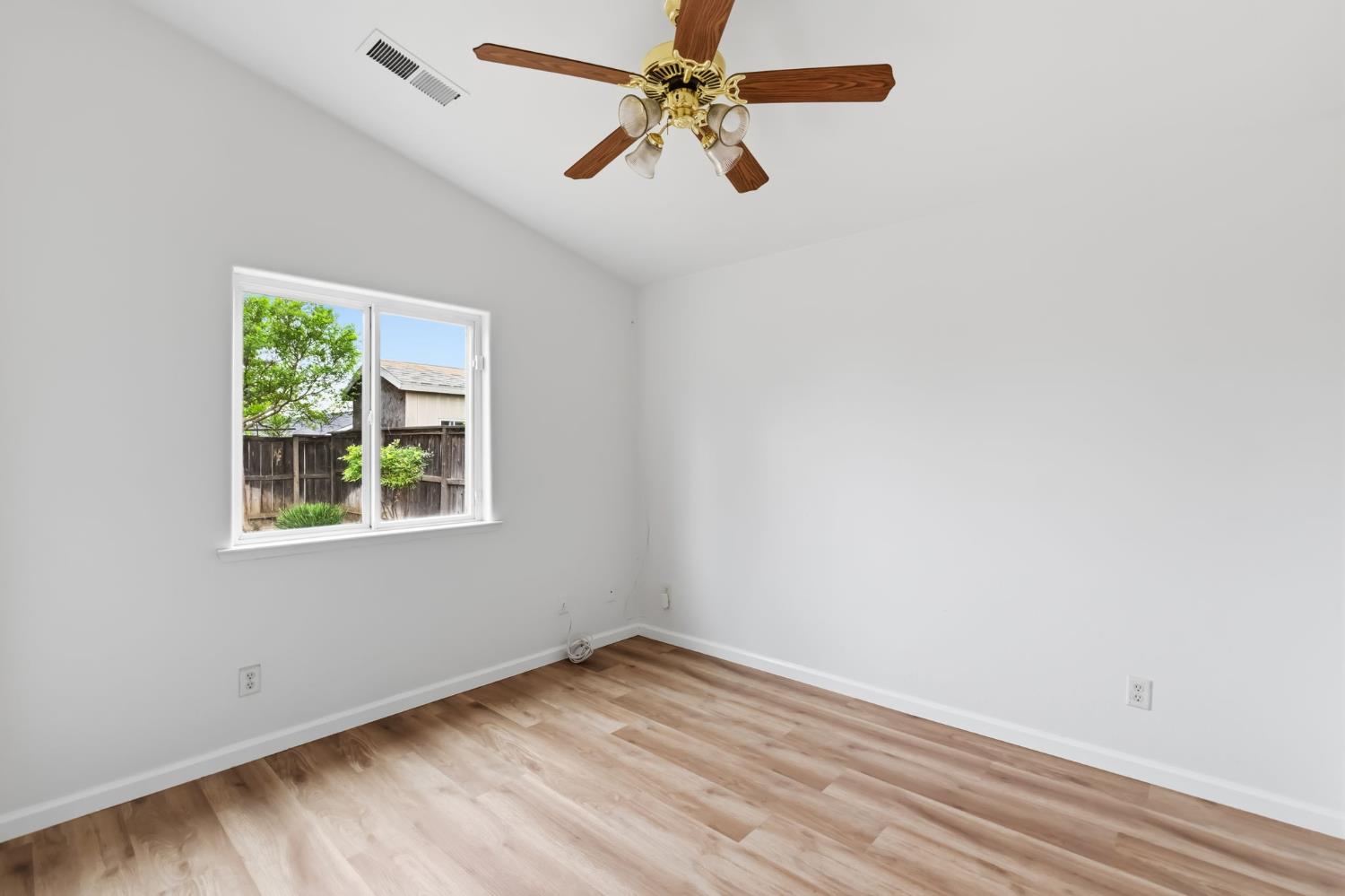 1588 Michoacan Ct, Madera, CA 93638