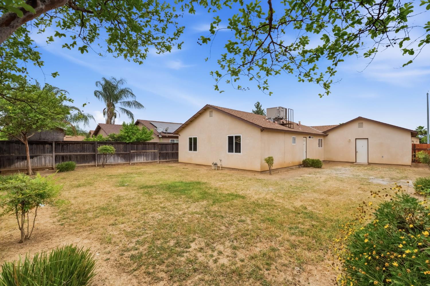 1588 Michoacan Ct, Madera, CA 93638