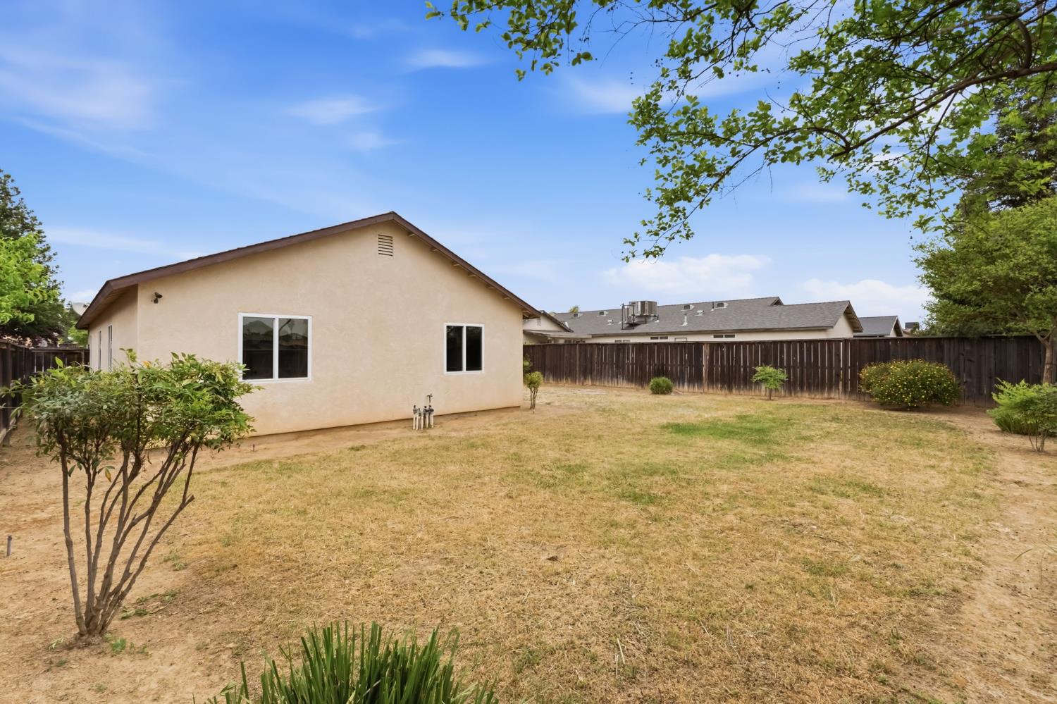 1588 Michoacan Ct, Madera, CA 93638