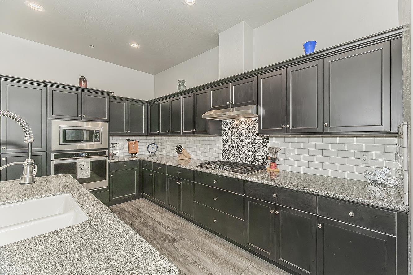 1055 Agua Dulce Ave, Clovis, CA 93619