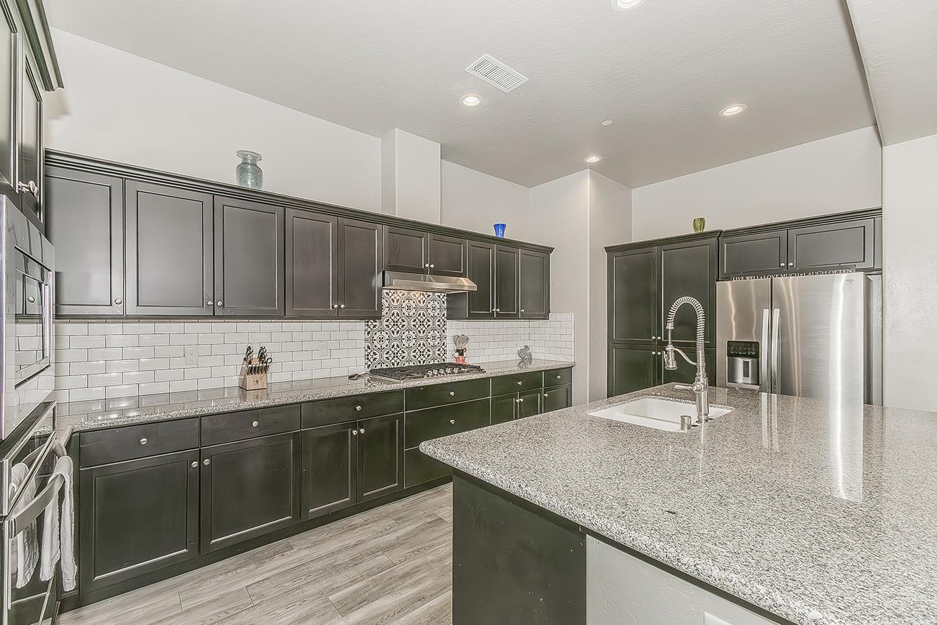 1055 Agua Dulce Ave, Clovis, CA 93619