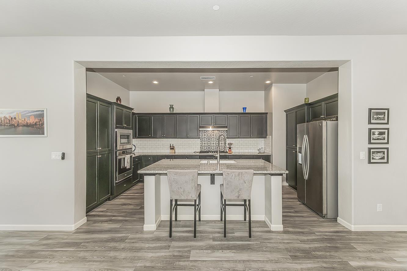 1055 Agua Dulce Ave, Clovis, CA 93619