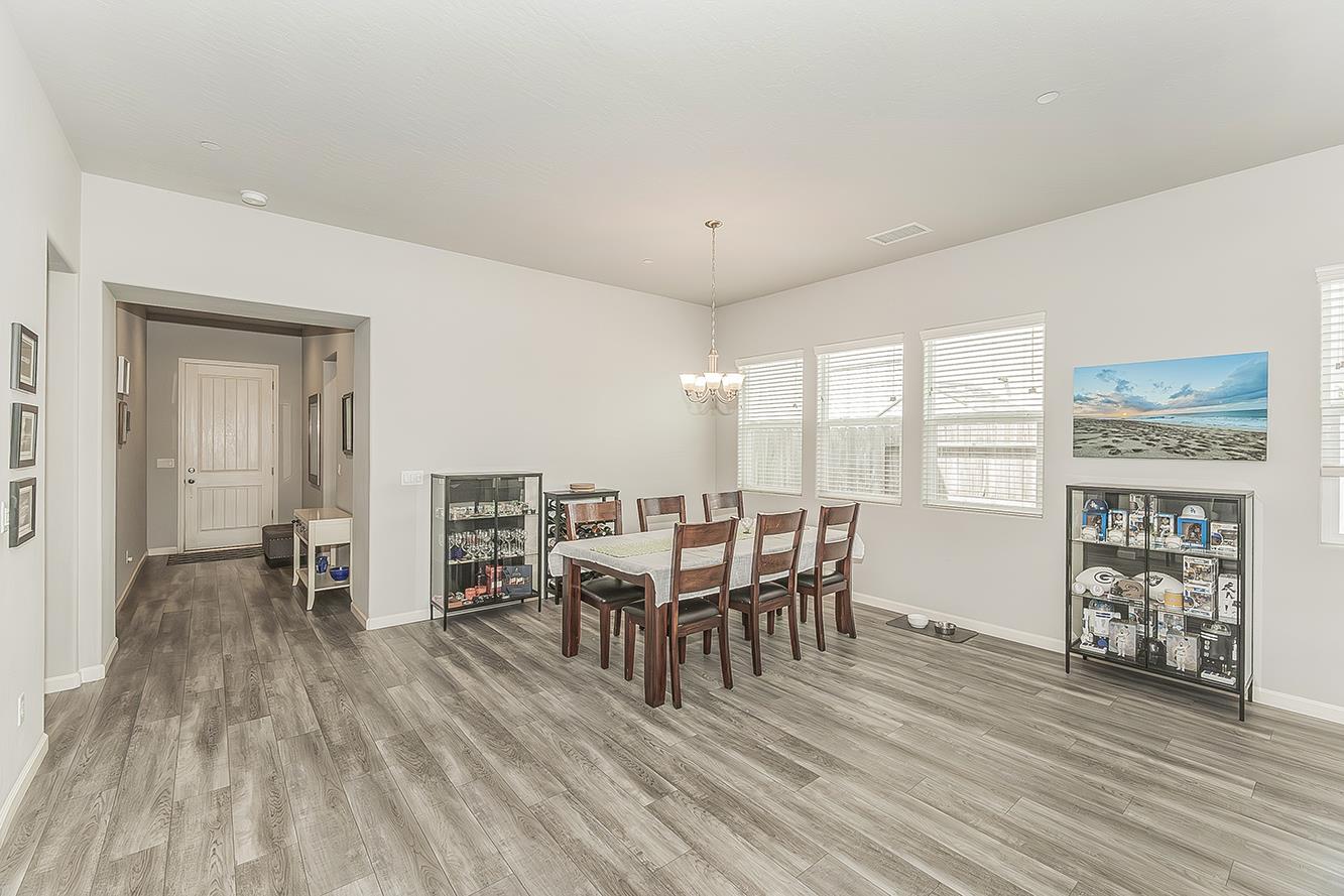 1055 Agua Dulce Ave, Clovis, CA 93619