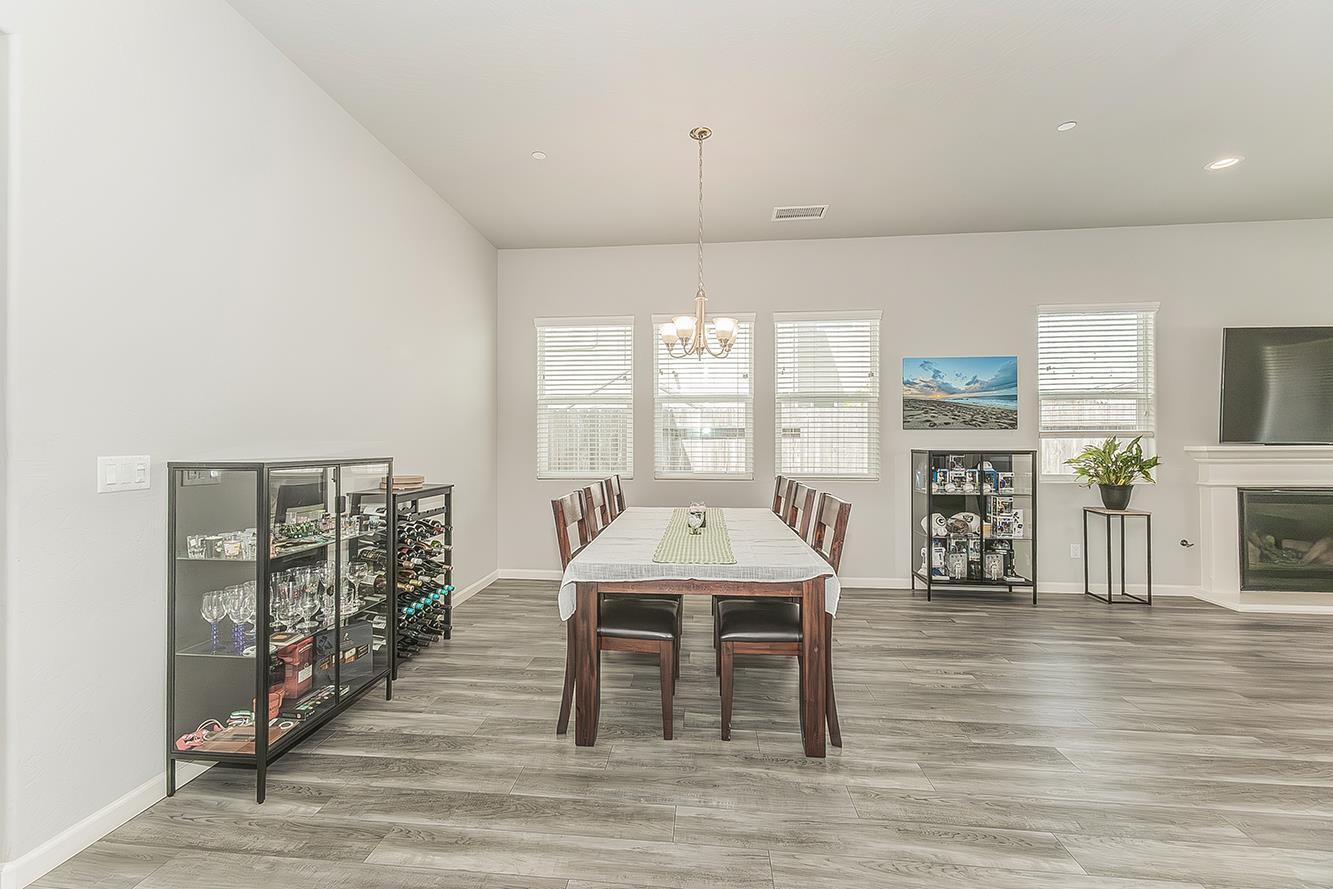 1055 Agua Dulce Ave, Clovis, CA 93619