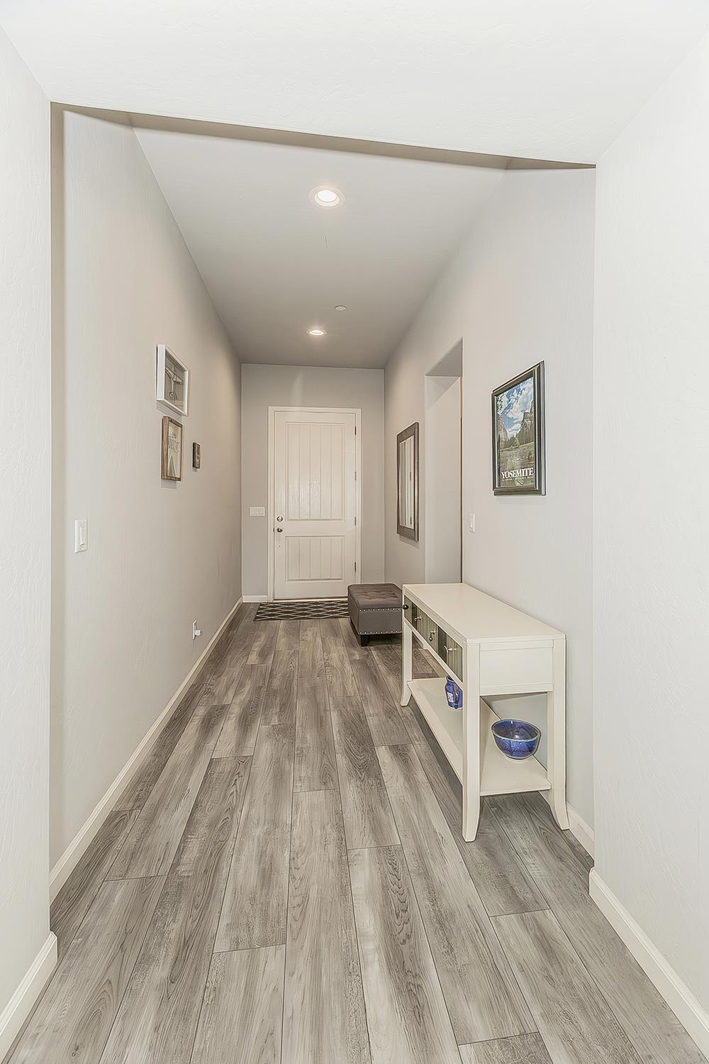 1055 Agua Dulce Ave, Clovis, CA 93619