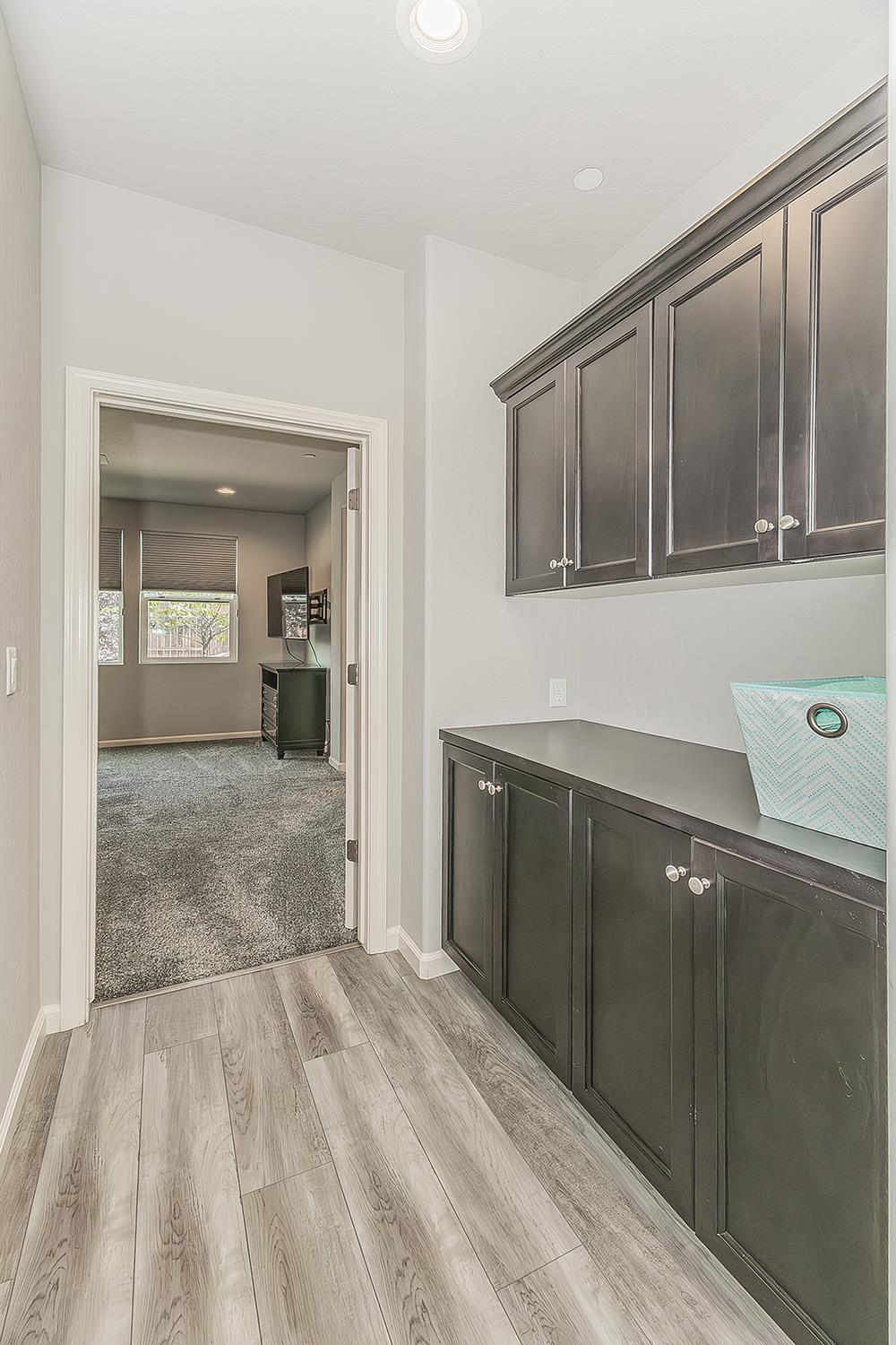 1055 Agua Dulce Ave, Clovis, CA 93619