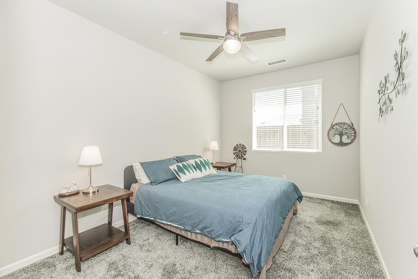 1055 Agua Dulce Ave, Clovis, CA 93619