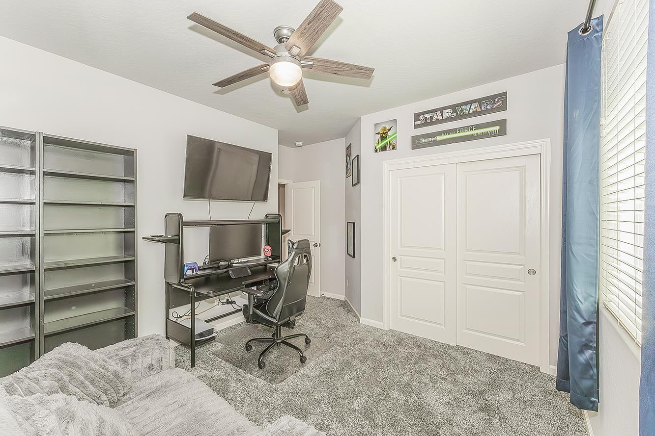 1055 Agua Dulce Ave, Clovis, CA 93619