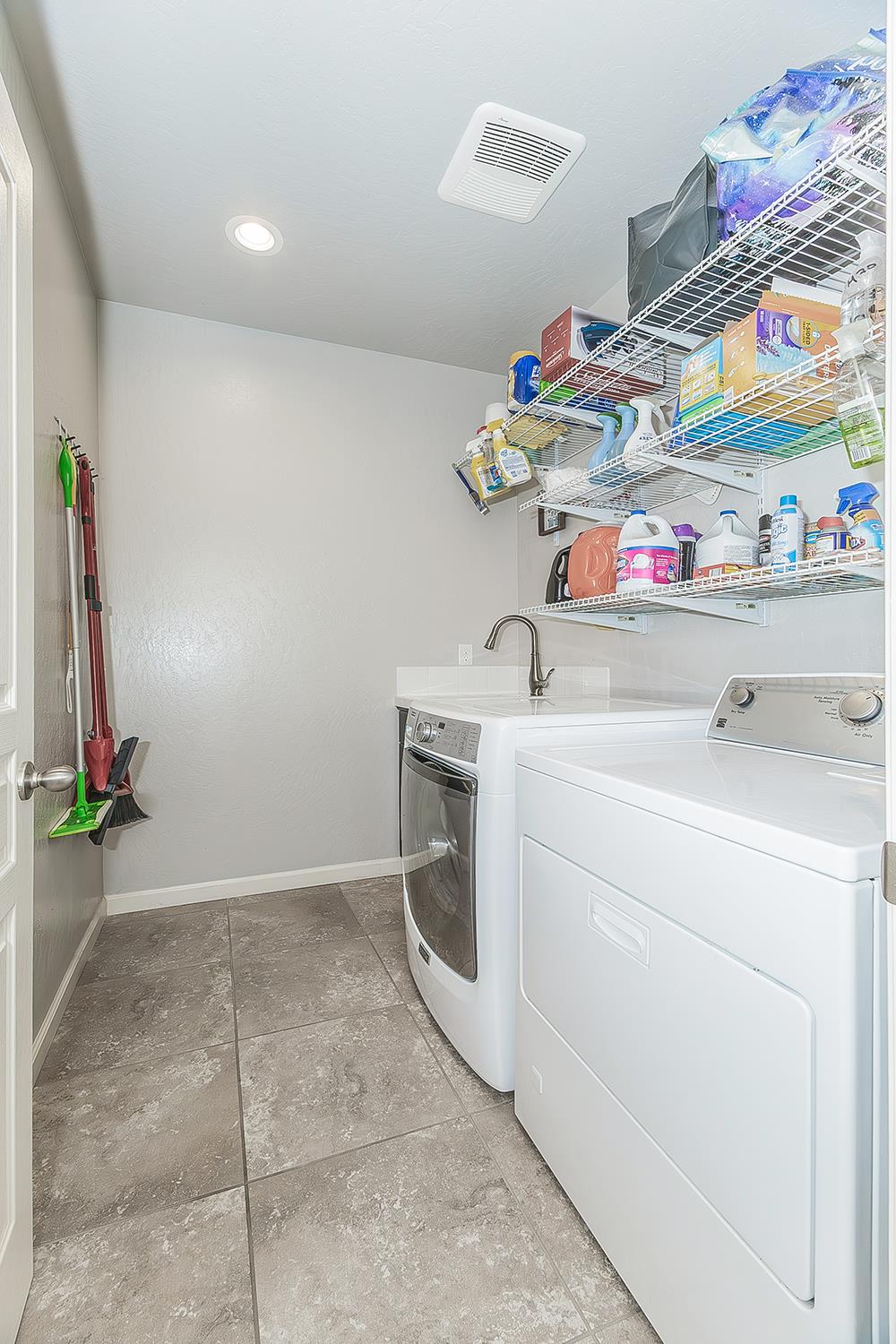 1055 Agua Dulce Ave, Clovis, CA 93619