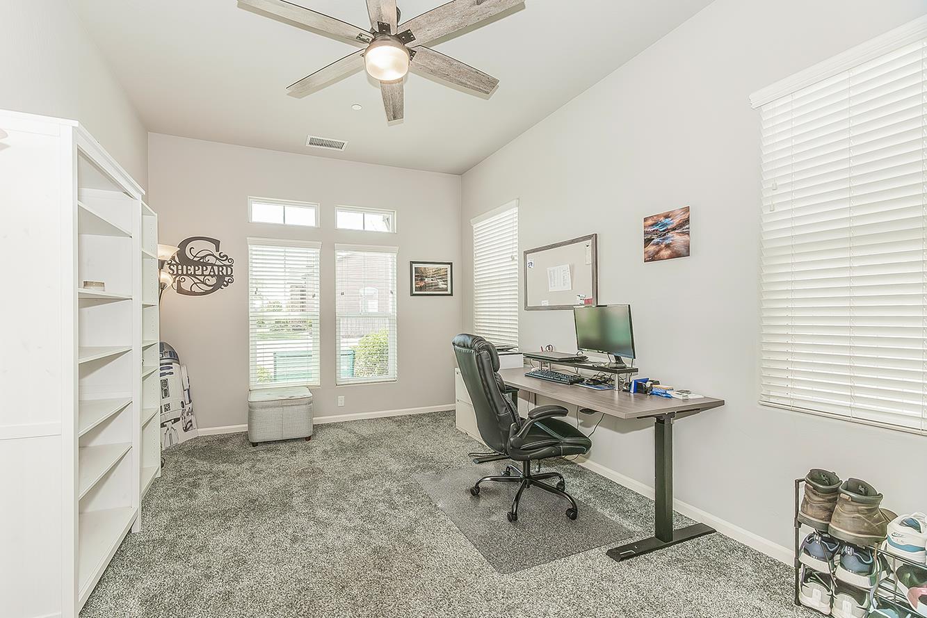 1055 Agua Dulce Ave, Clovis, CA 93619