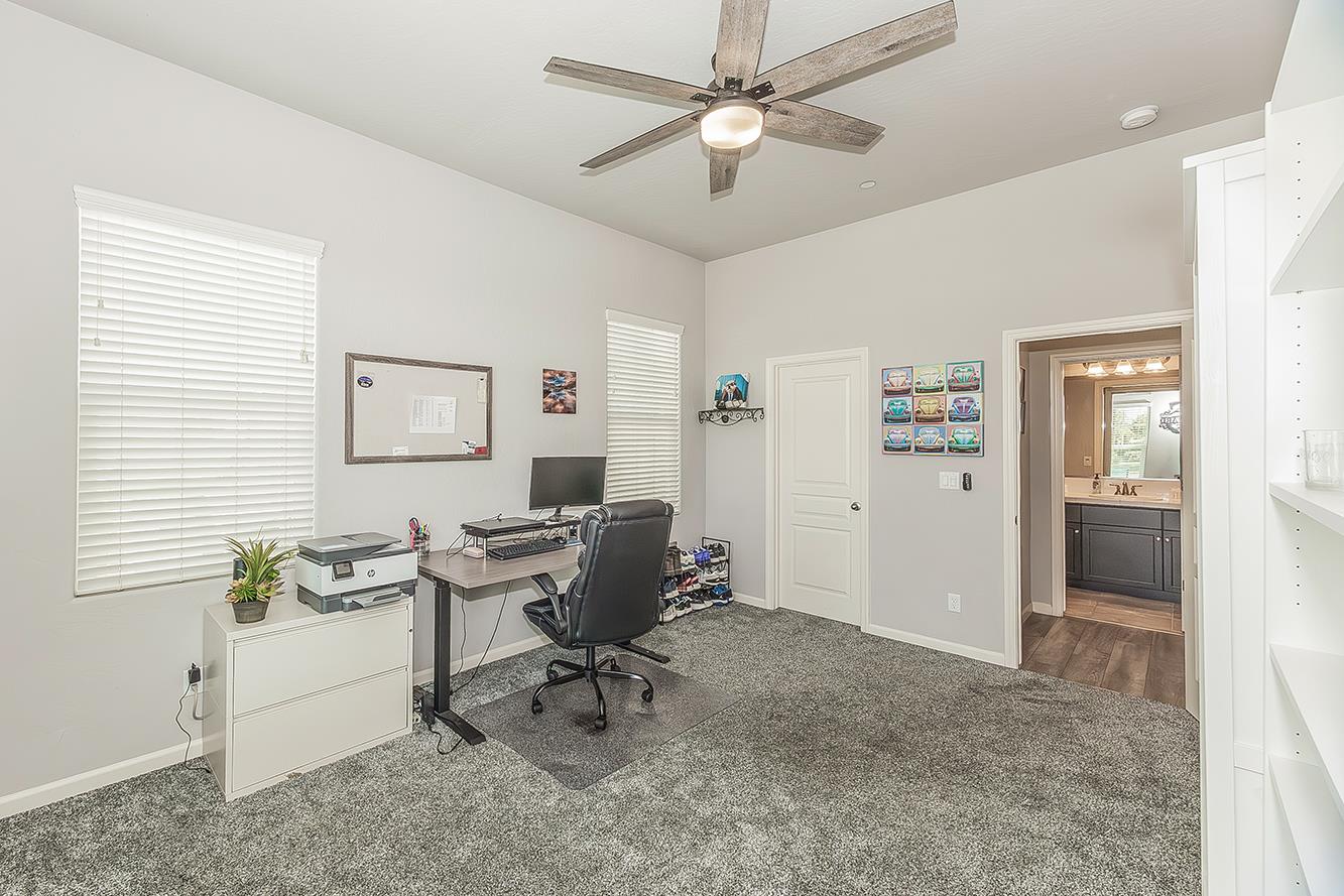 1055 Agua Dulce Ave, Clovis, CA 93619