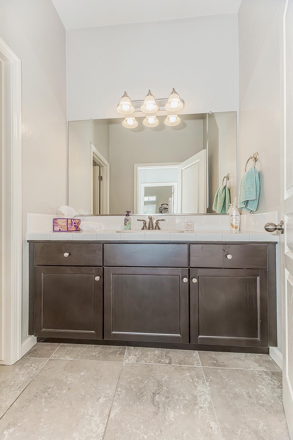 1055 Agua Dulce Ave, Clovis, CA 93619