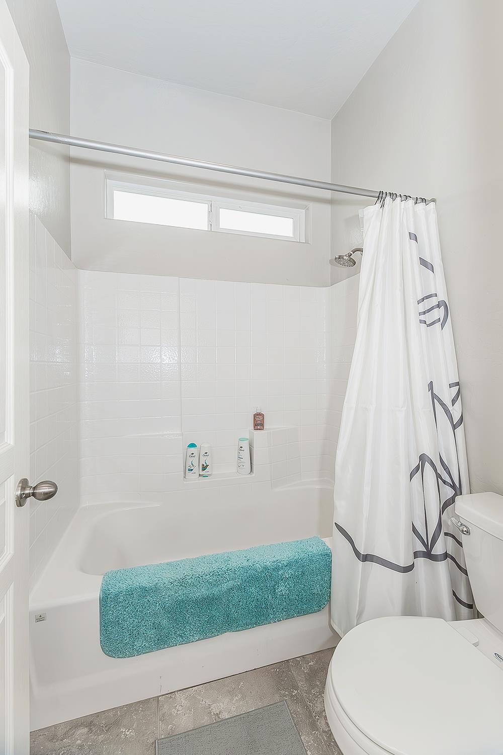 1055 Agua Dulce Ave, Clovis, CA 93619