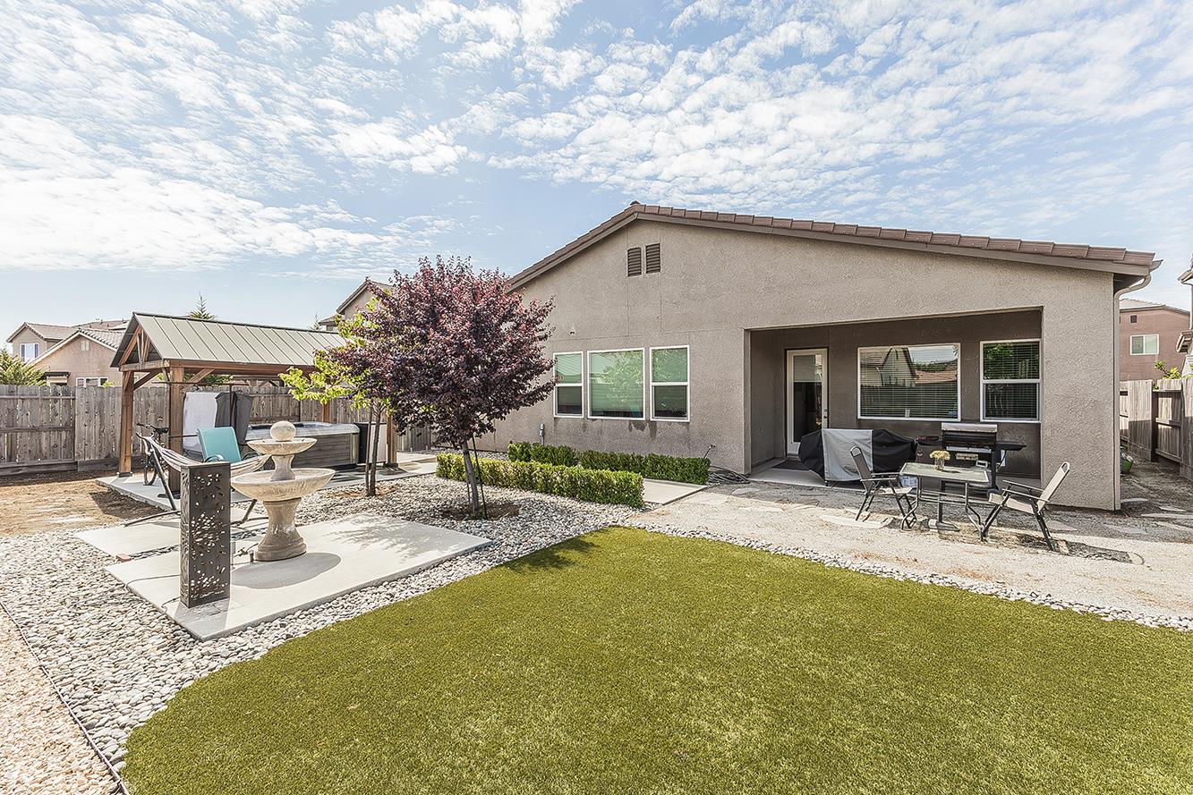 1055 Agua Dulce Ave, Clovis, CA 93619