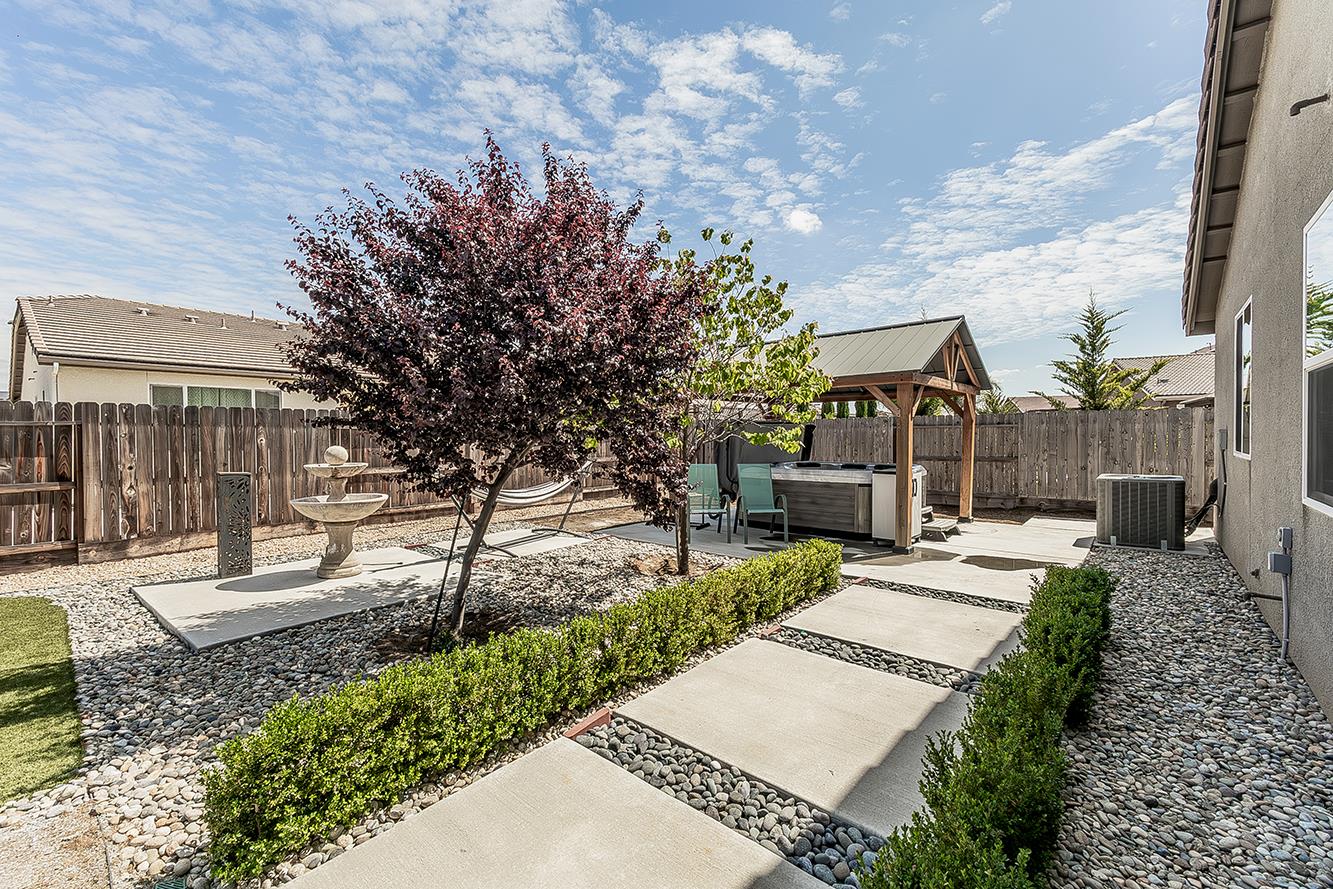 1055 Agua Dulce Ave, Clovis, CA 93619