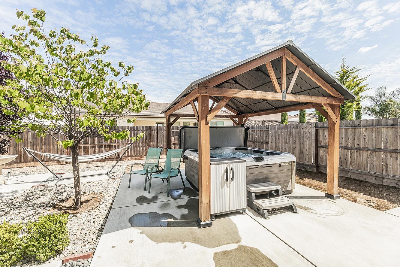 1055 Agua Dulce Ave, Clovis, CA 93619