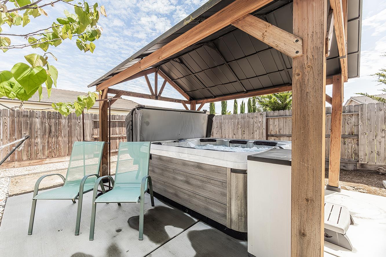 1055 Agua Dulce Ave, Clovis, CA 93619