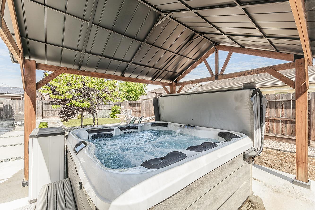 1055 Agua Dulce Ave, Clovis, CA 93619