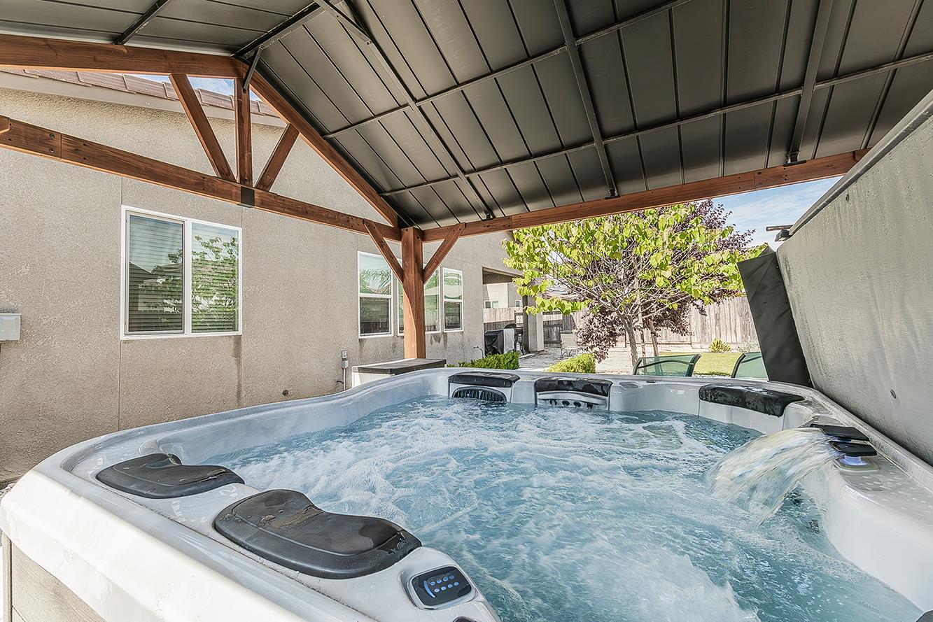 1055 Agua Dulce Ave, Clovis, CA 93619