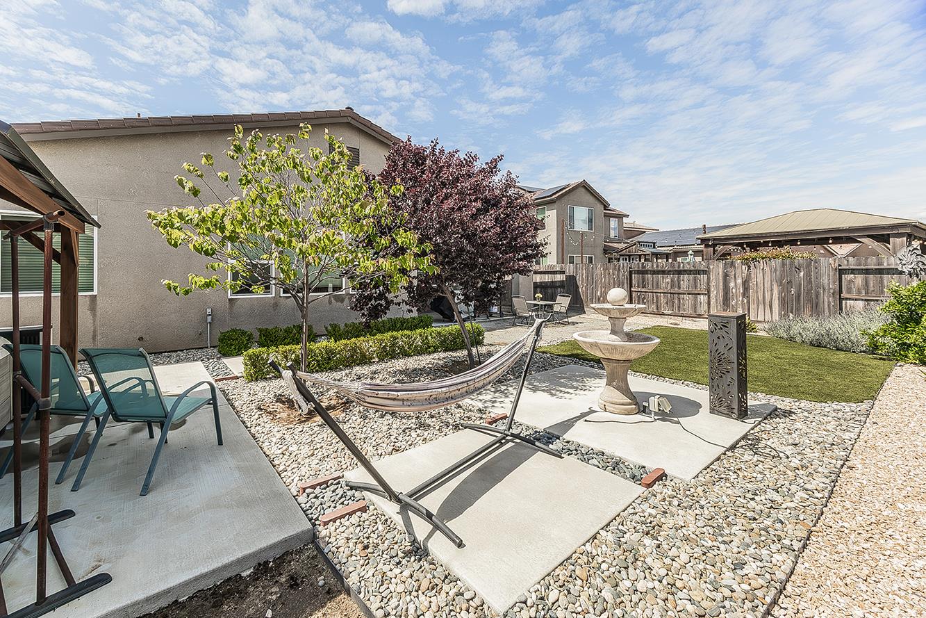 1055 Agua Dulce Ave, Clovis, CA 93619