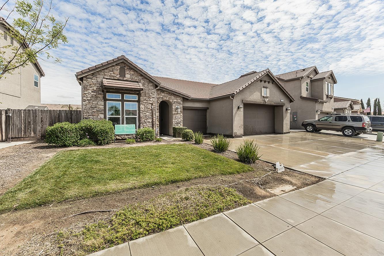 1055 Agua Dulce Ave, Clovis, CA 93619