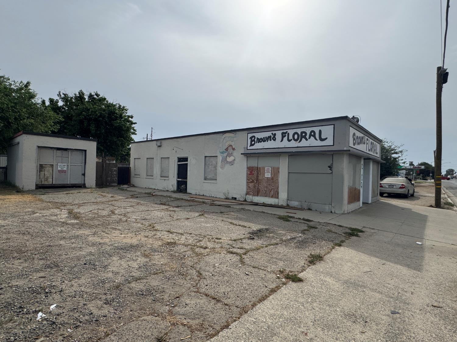 909 W Belmont Ave, Fresno, CA 93728