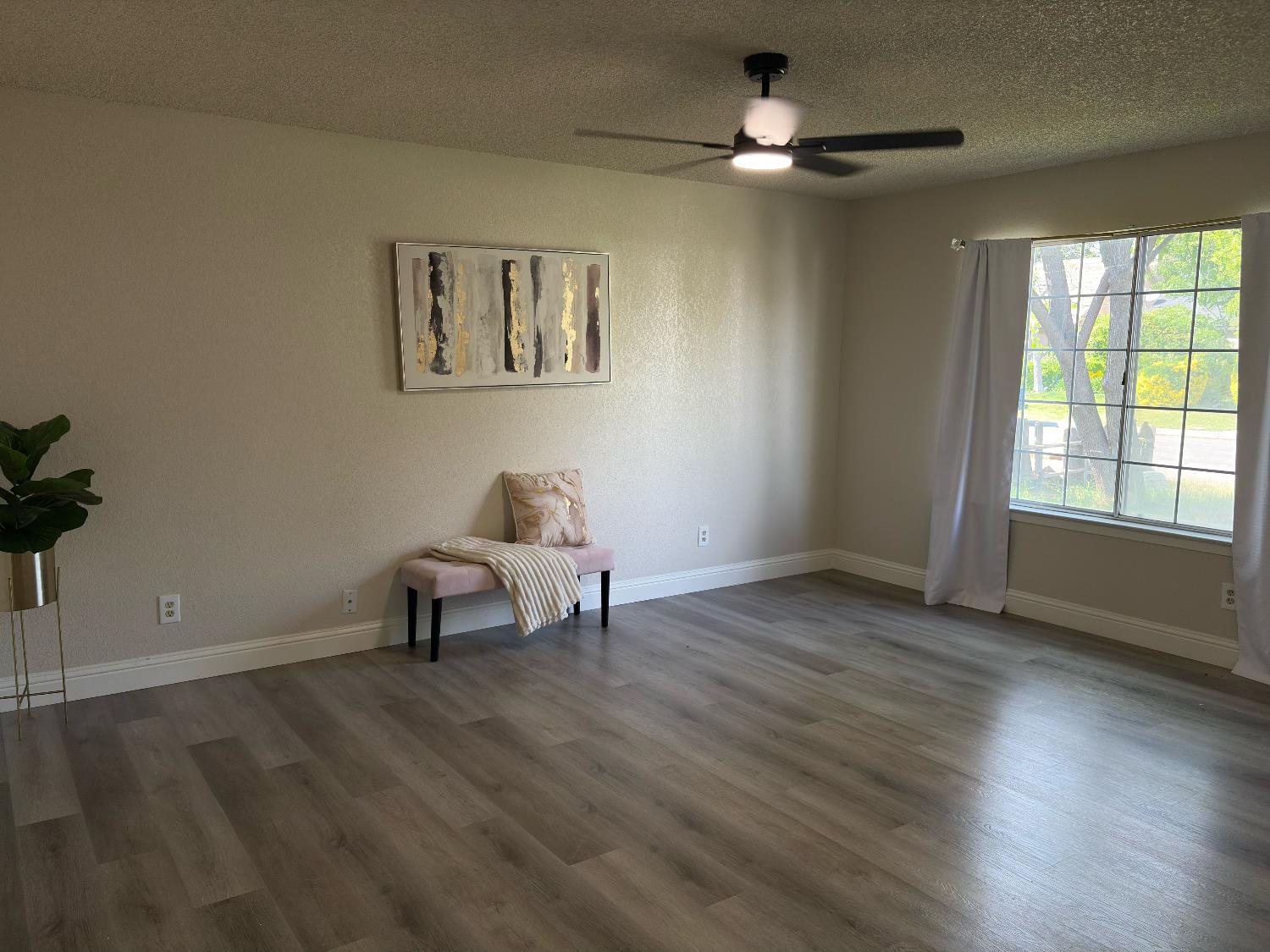 2071 Cromwell, Fresno, CA 93720