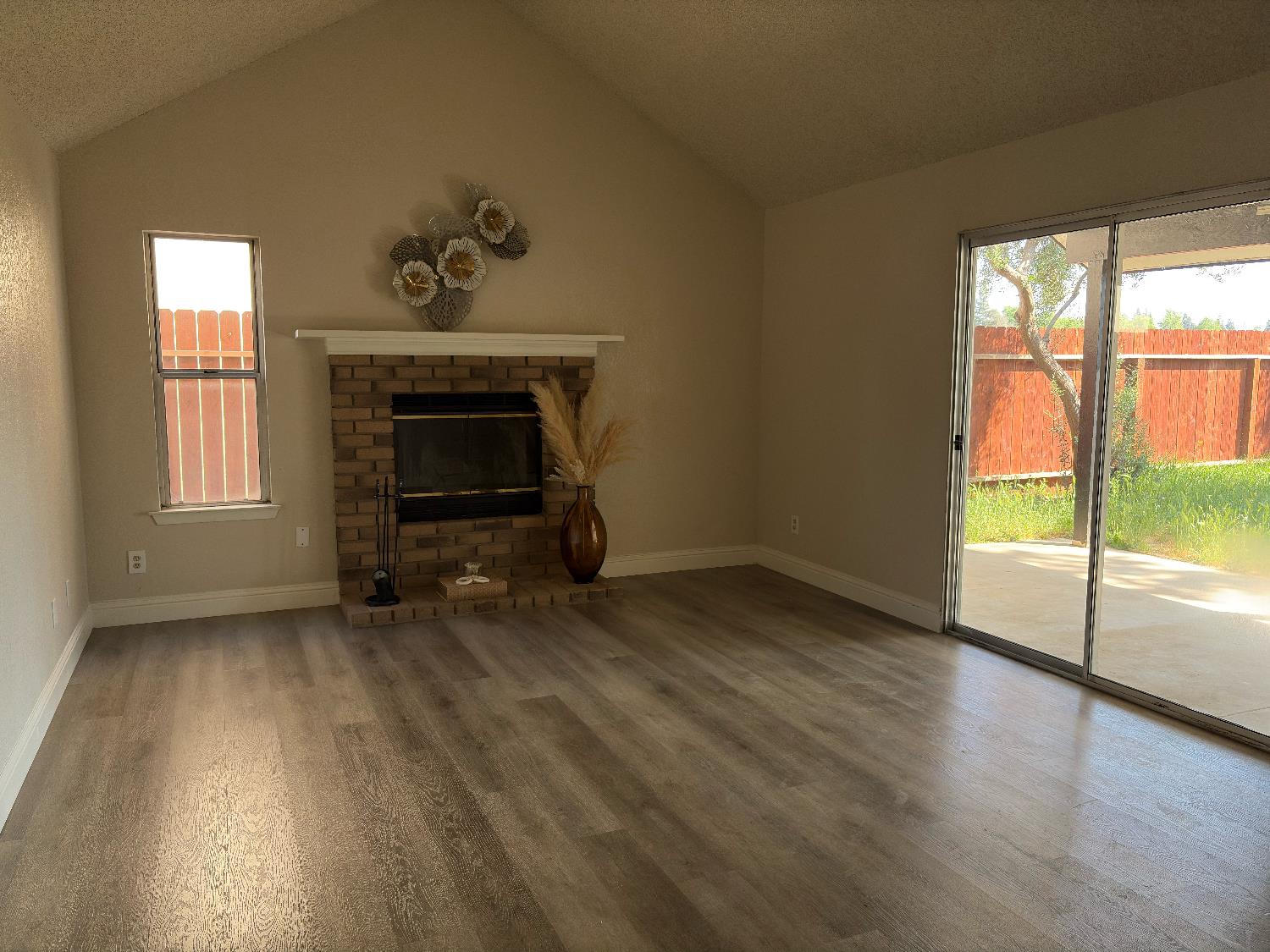 2071 Cromwell, Fresno, CA 93720