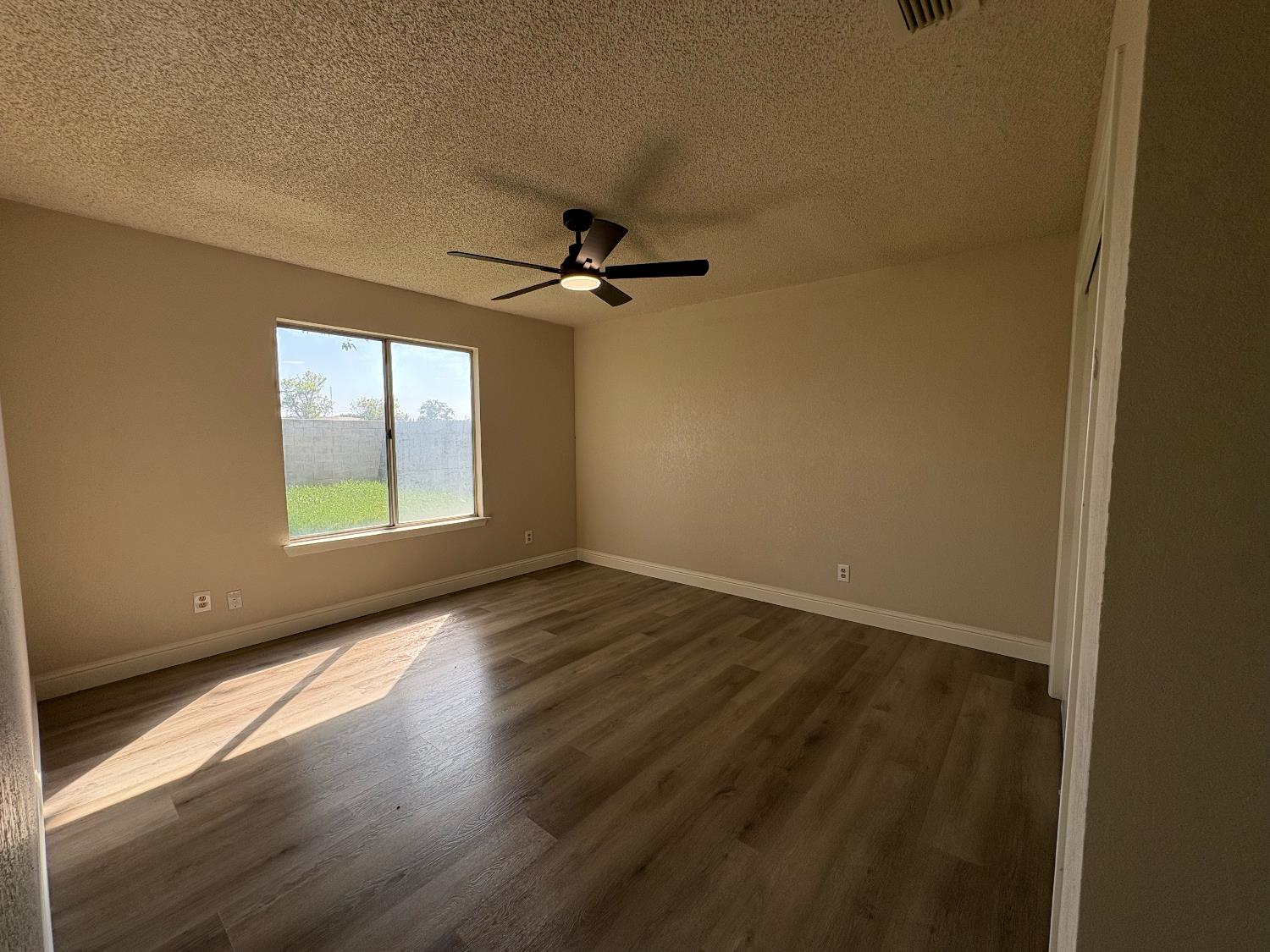 2071 Cromwell, Fresno, CA 93720