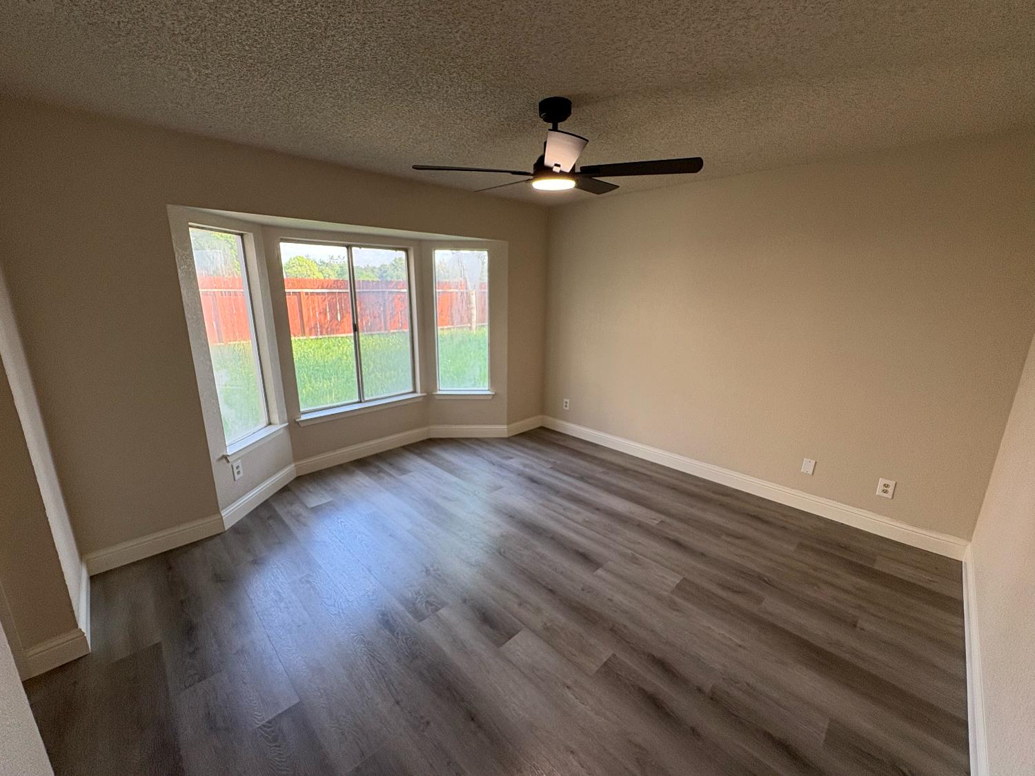 2071 Cromwell, Fresno, CA 93720