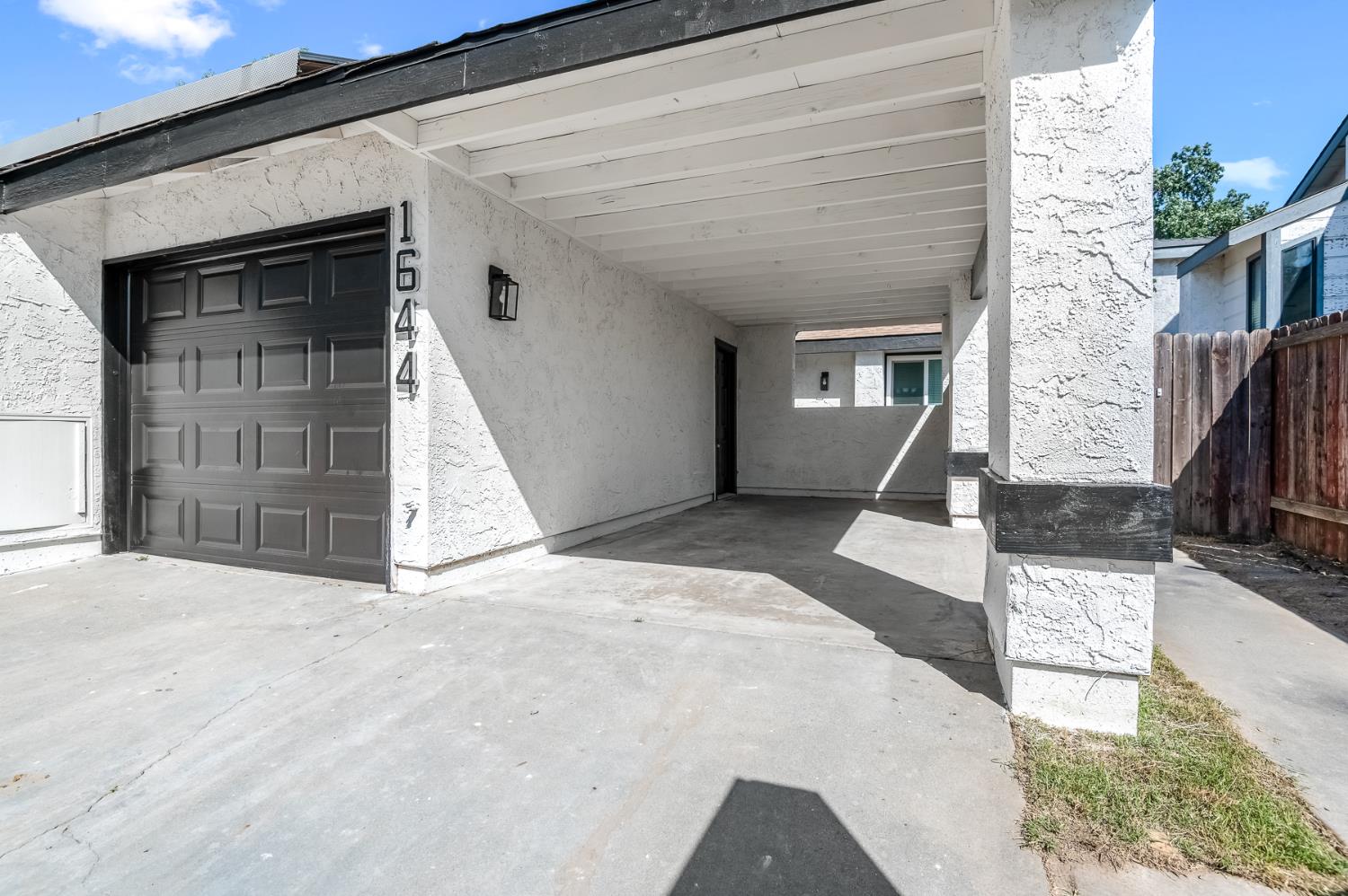 1644 N Tipton St, Visalia, CA 93292