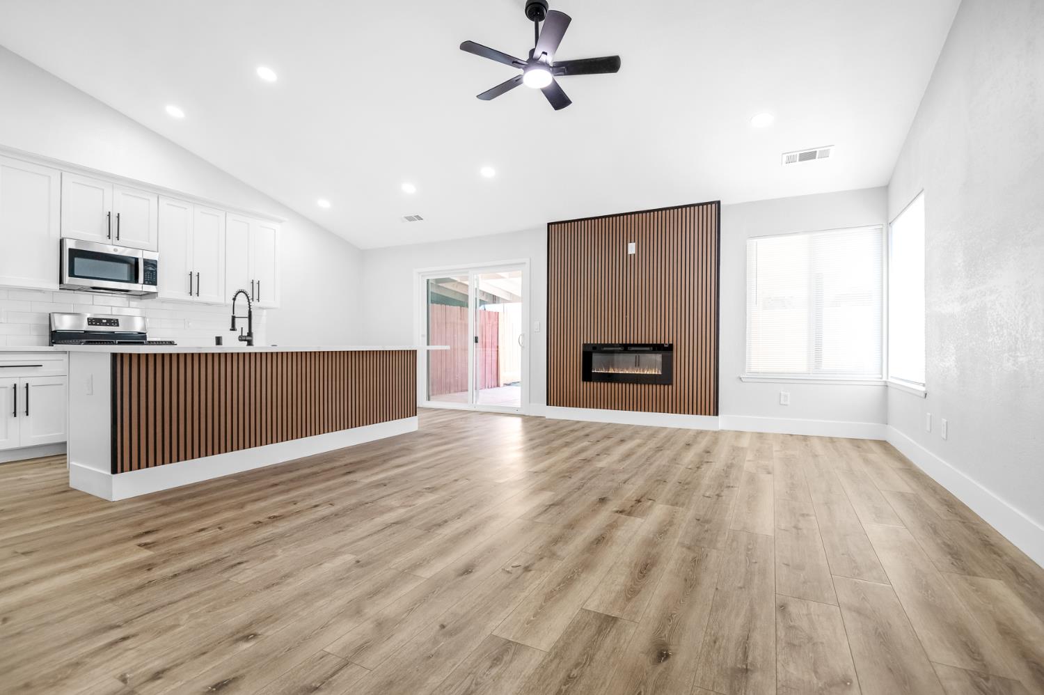 1644 N Tipton St, Visalia, CA 93292