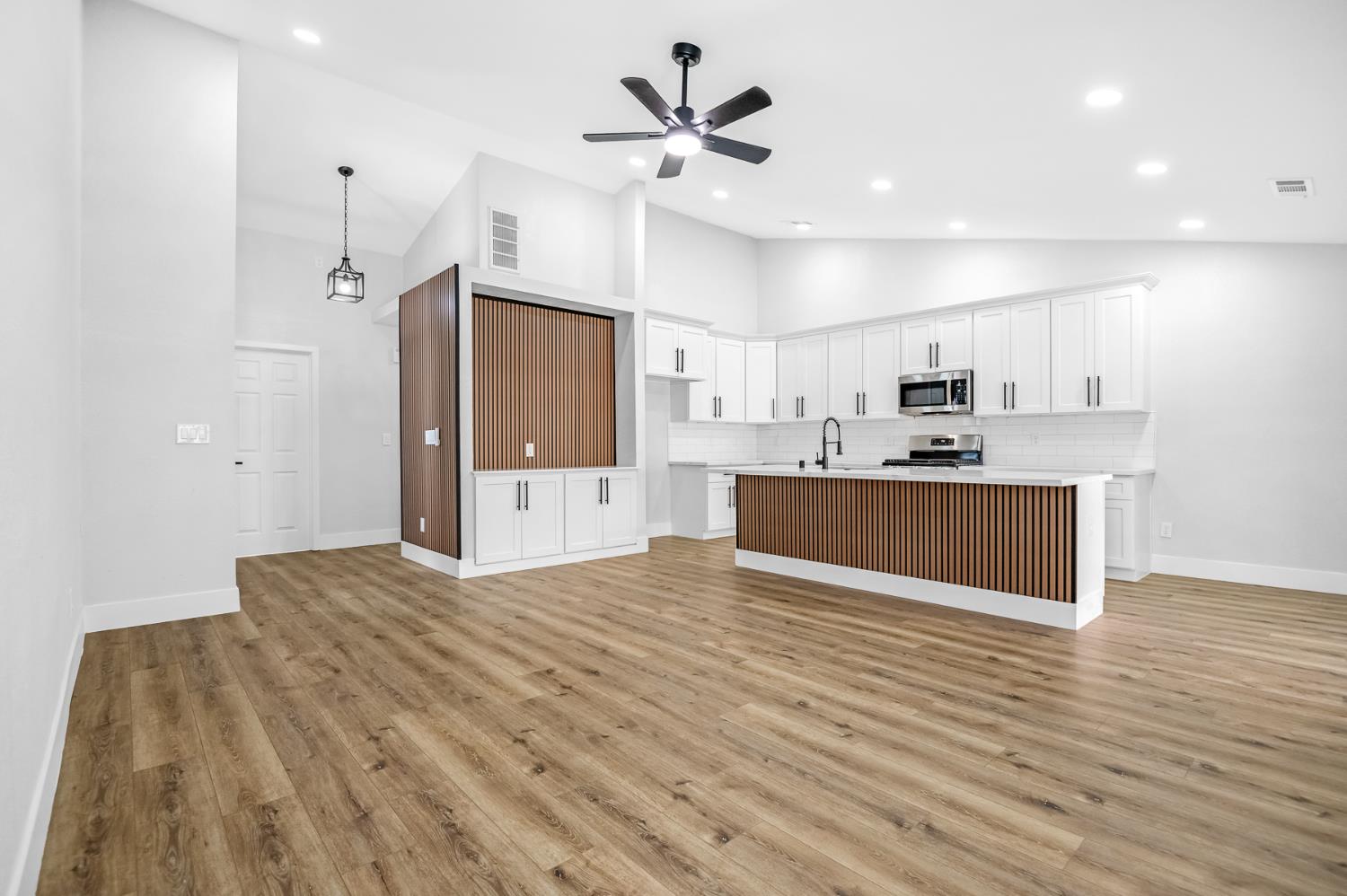 1644 N Tipton St, Visalia, CA 93292