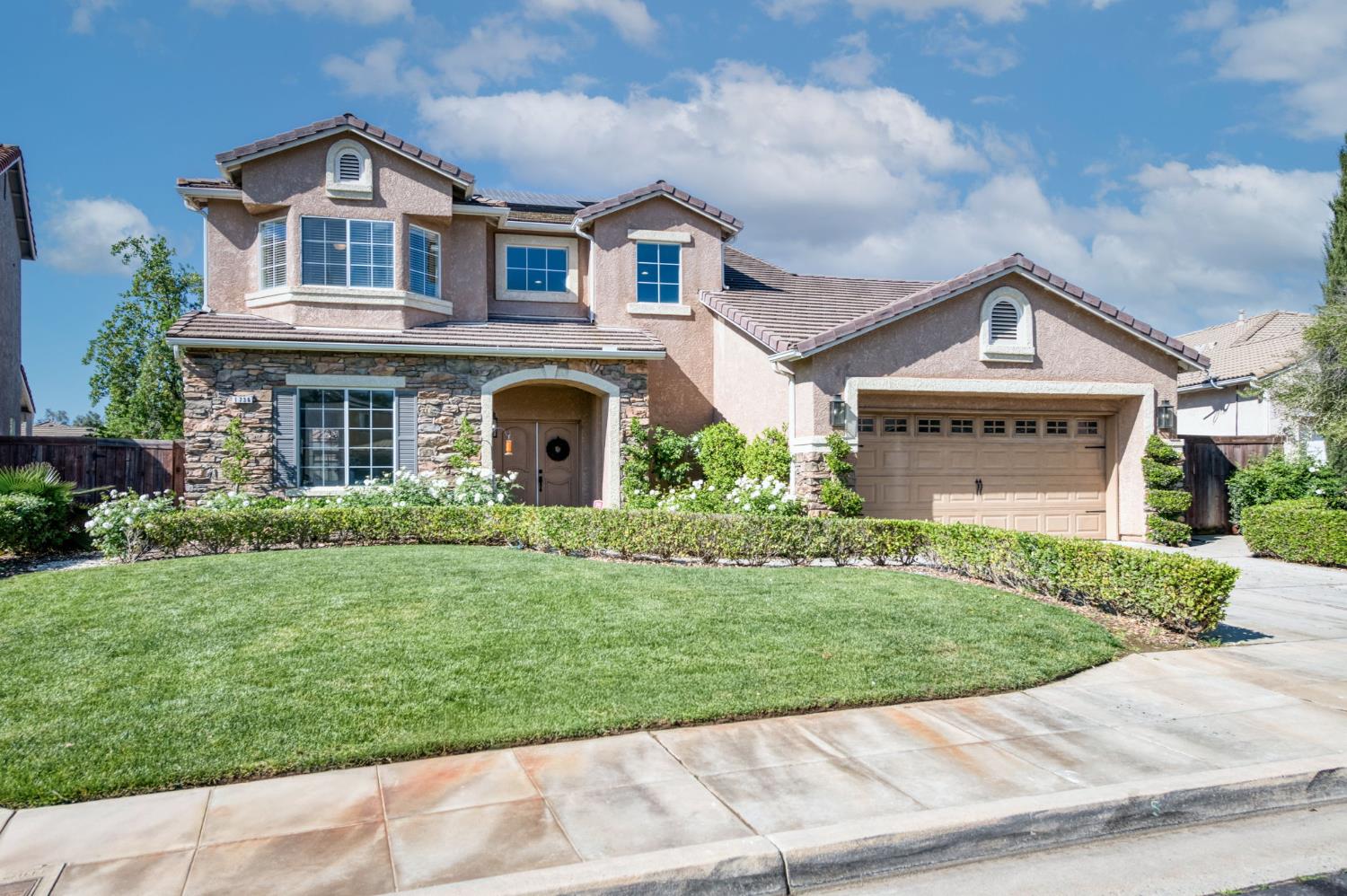 1736 N Holly Ave, Clovis, CA 93619