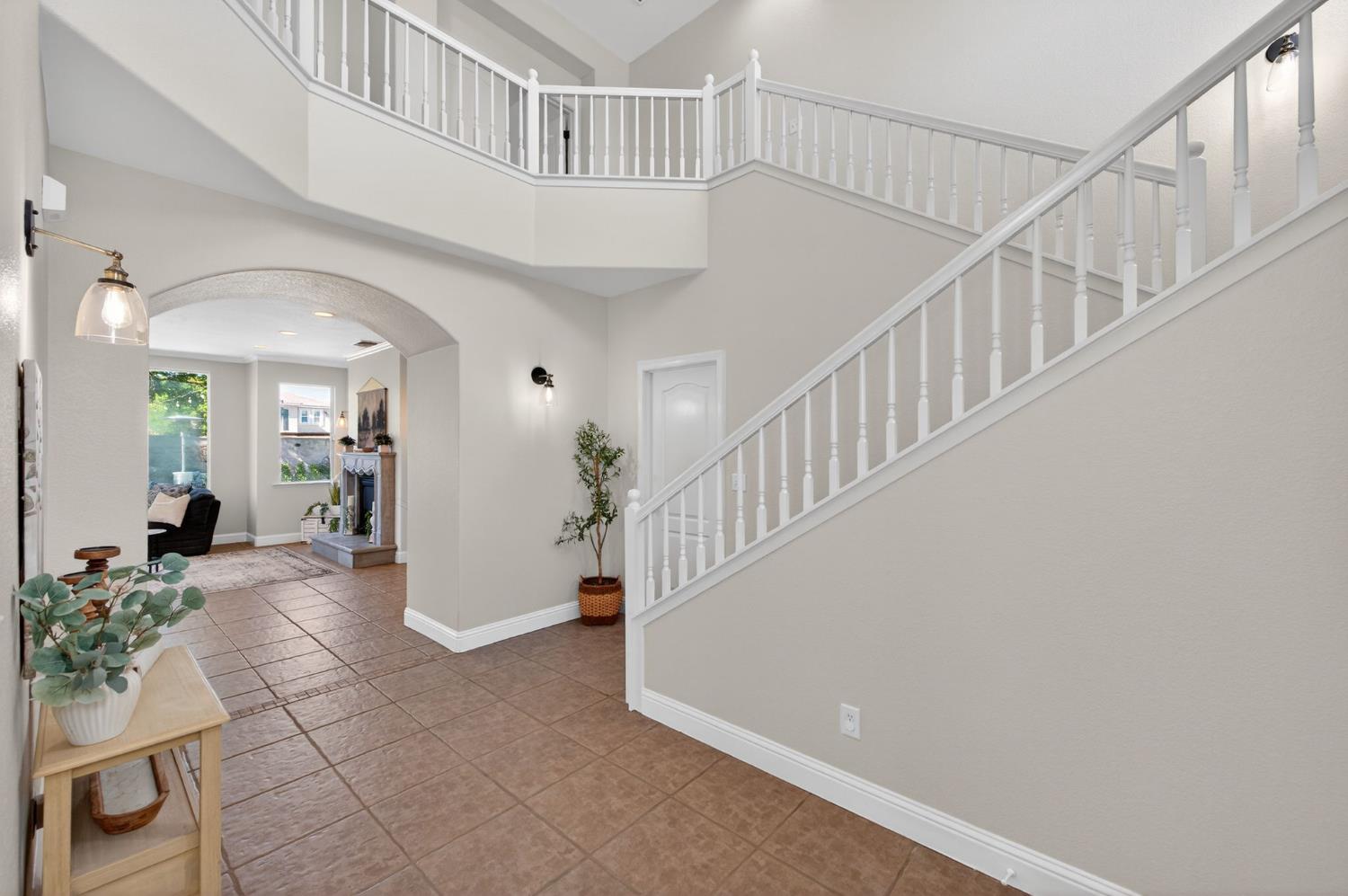 1736 N Holly Ave, Clovis, CA 93619