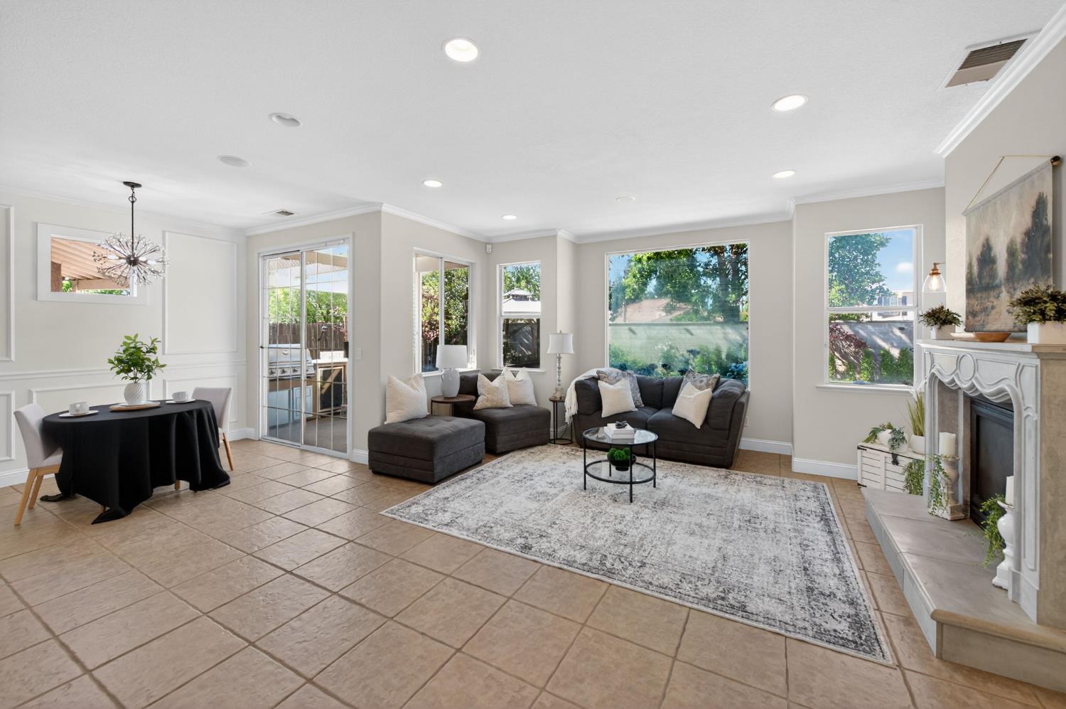 1736 N Holly Ave, Clovis, CA 93619