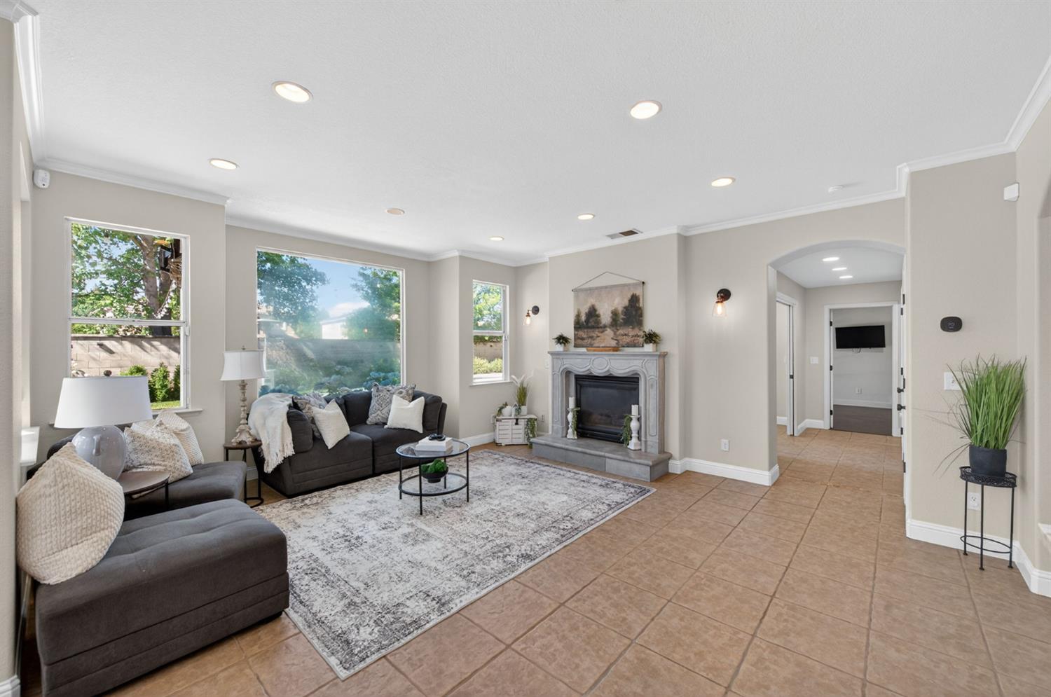 1736 N Holly Ave, Clovis, CA 93619