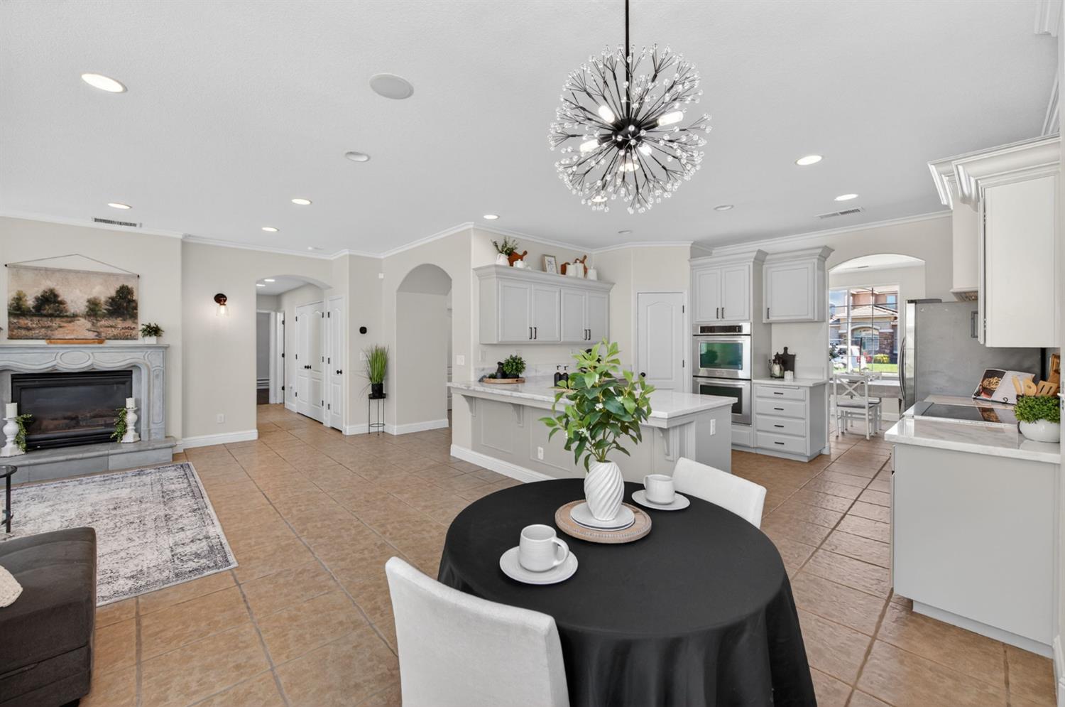 1736 N Holly Ave, Clovis, CA 93619