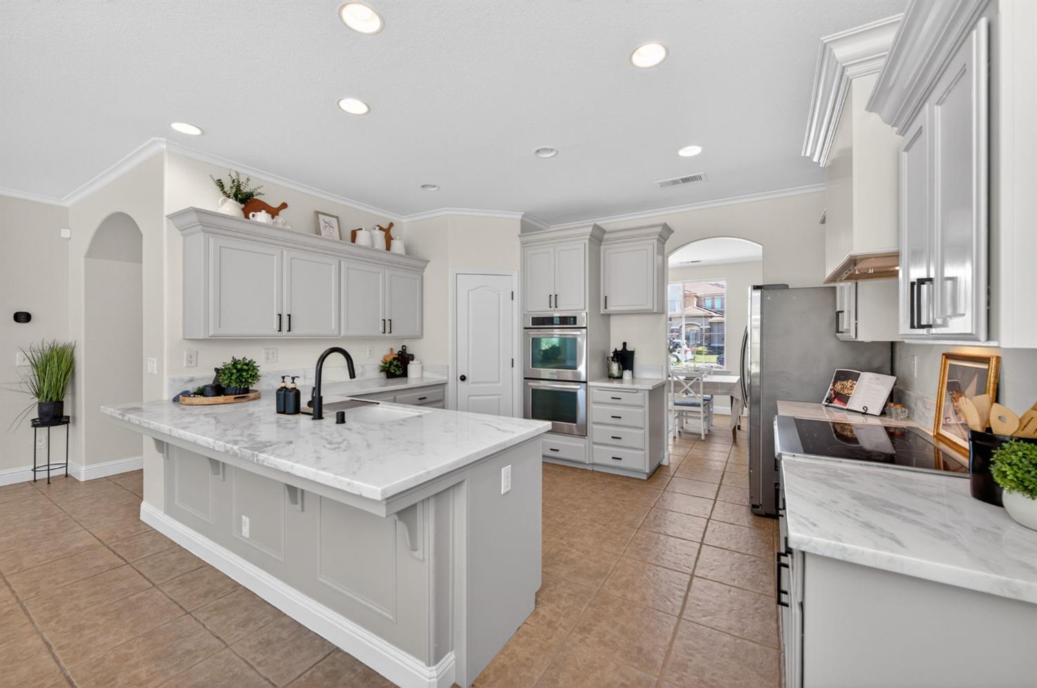 1736 N Holly Ave, Clovis, CA 93619