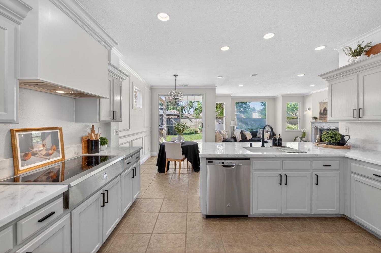 1736 N Holly Ave, Clovis, CA 93619