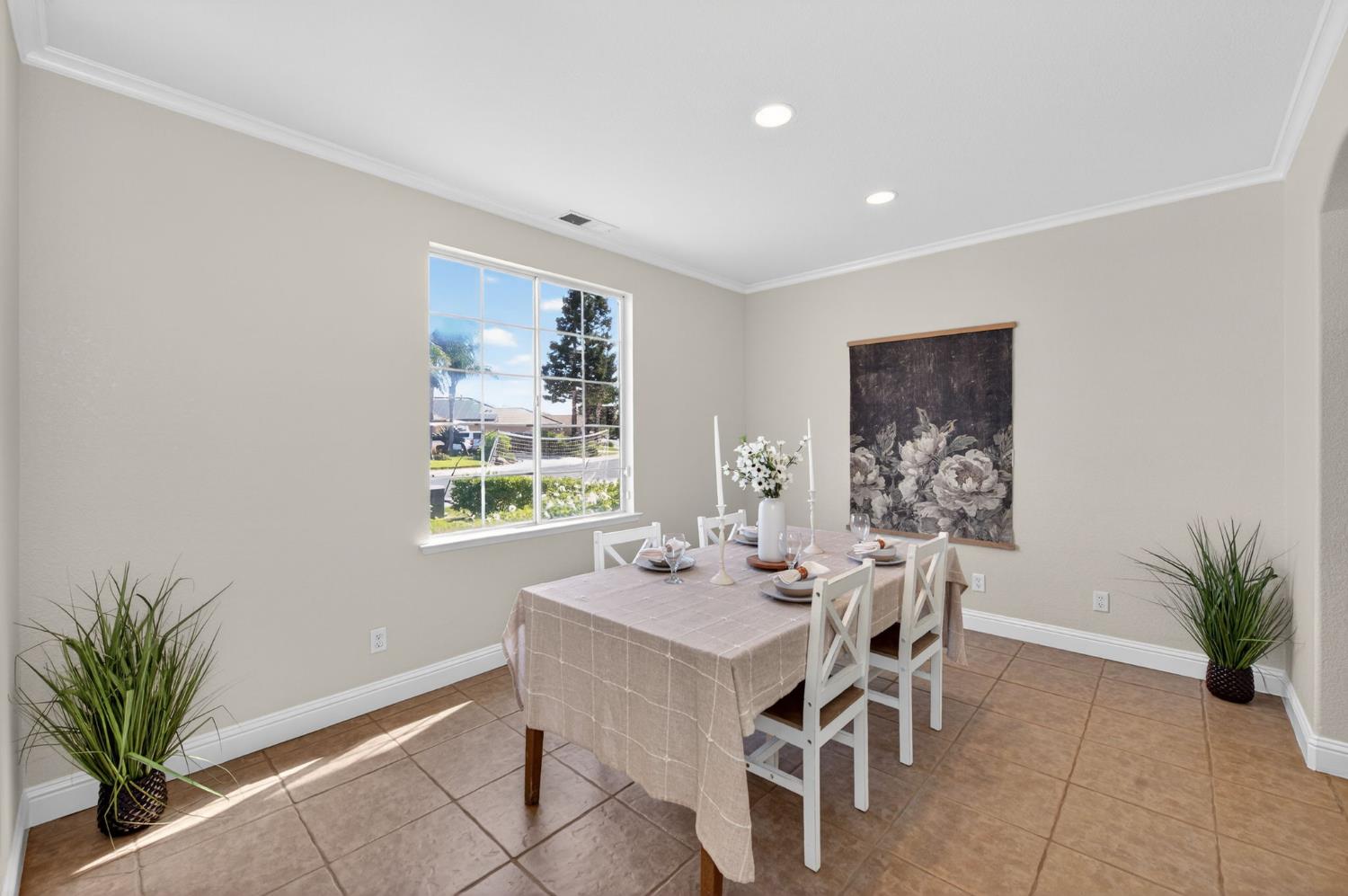 1736 N Holly Ave, Clovis, CA 93619