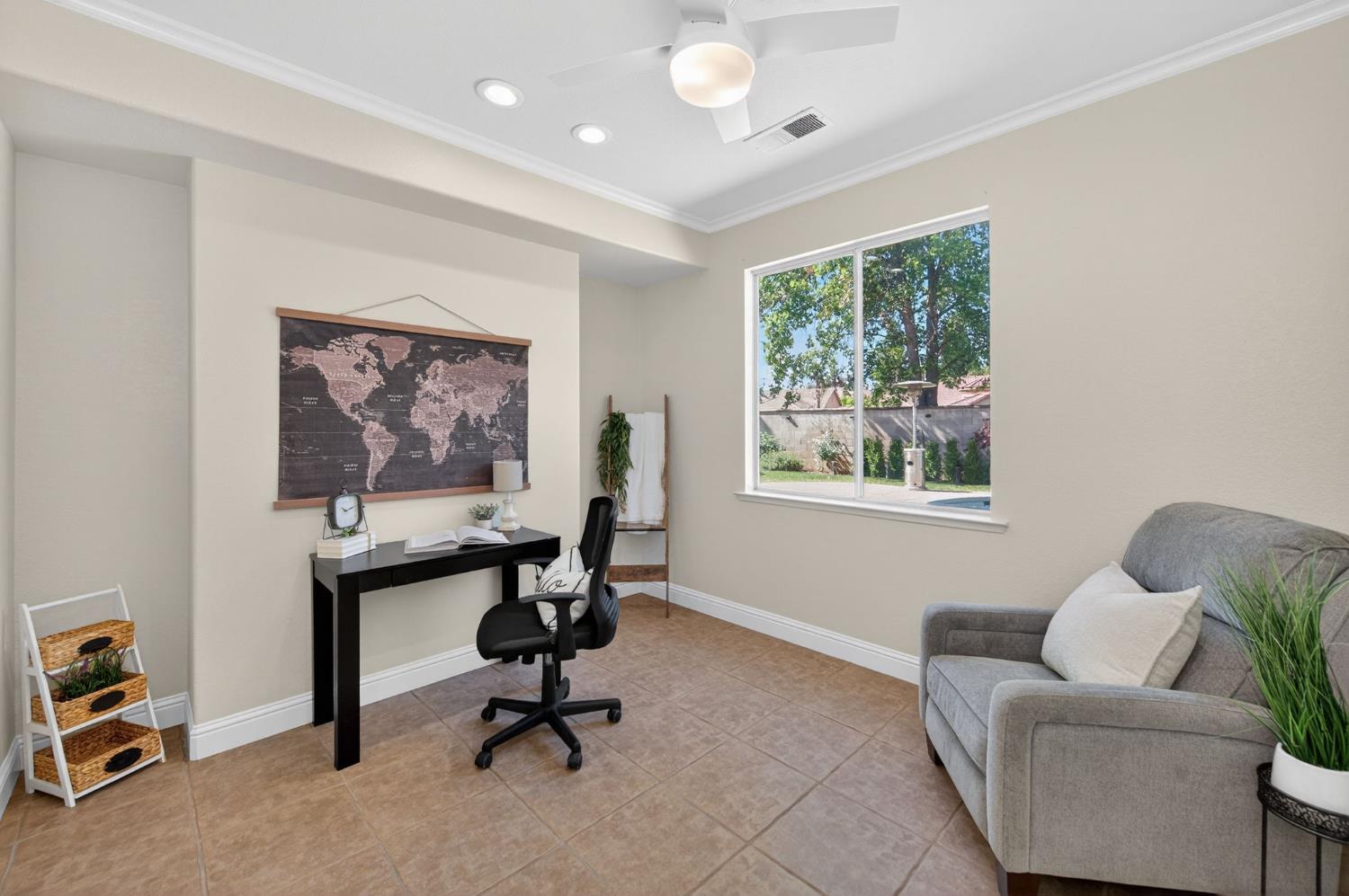 1736 N Holly Ave, Clovis, CA 93619