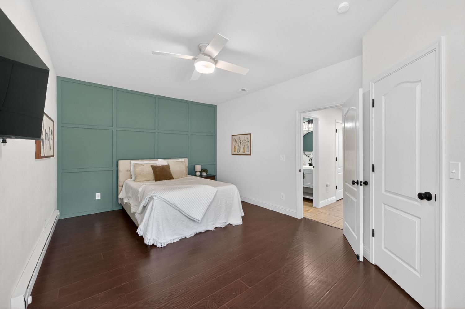 1736 N Holly Ave, Clovis, CA 93619