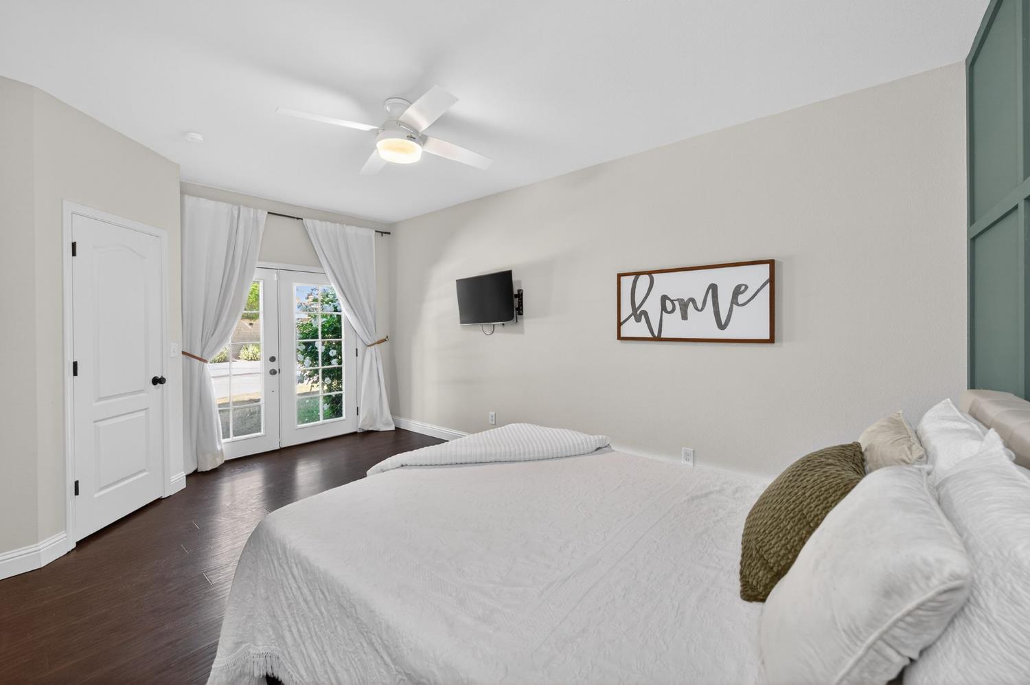 1736 N Holly Ave, Clovis, CA 93619