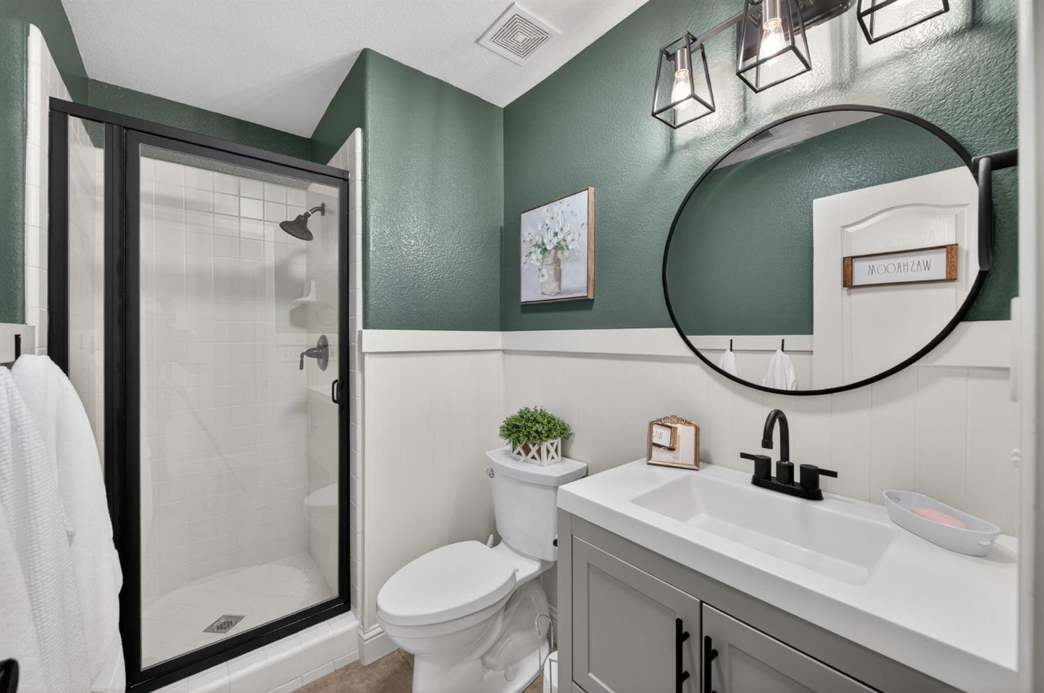 1736 N Holly Ave, Clovis, CA 93619