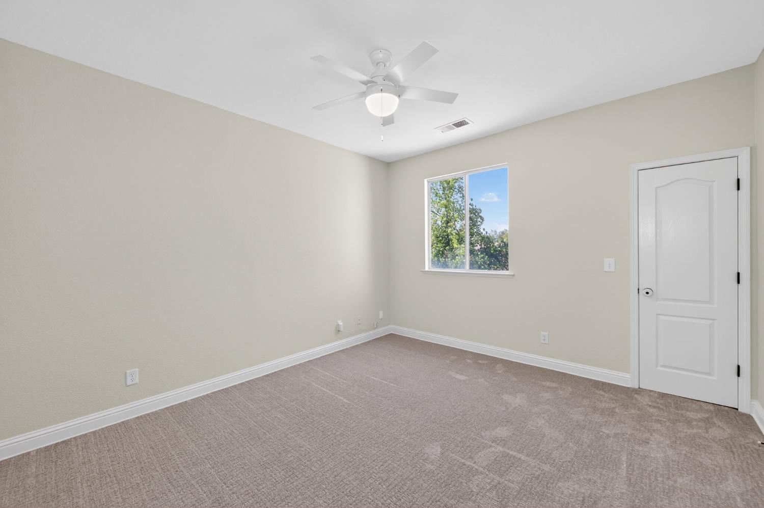 1736 N Holly Ave, Clovis, CA 93619