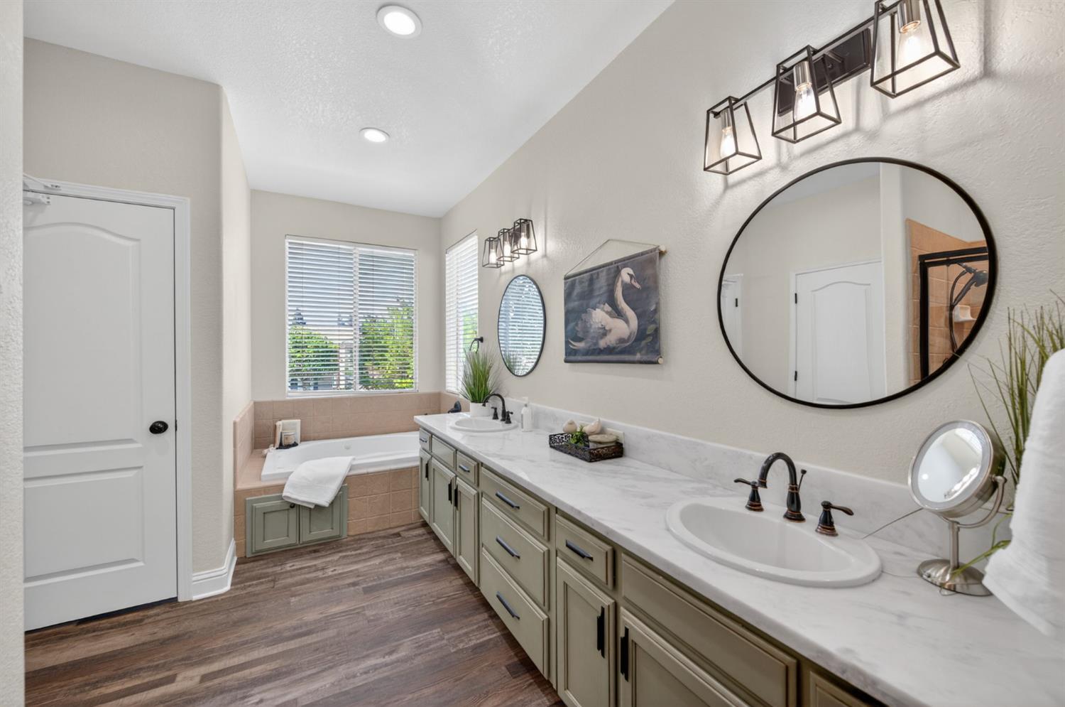 1736 N Holly Ave, Clovis, CA 93619