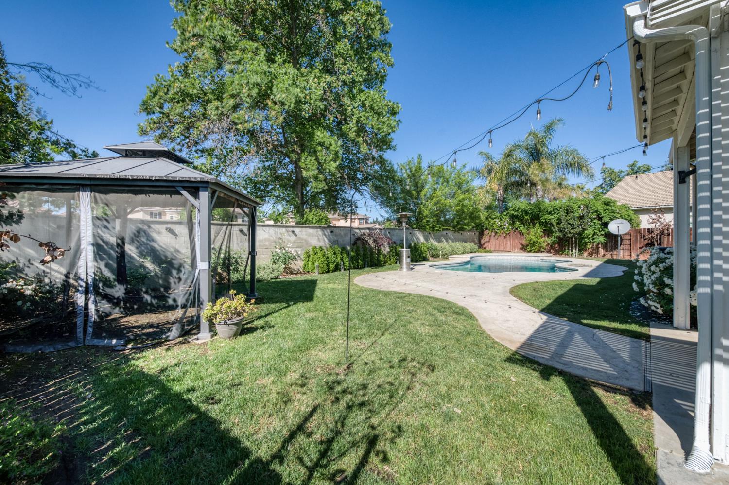 1736 N Holly Ave, Clovis, CA 93619