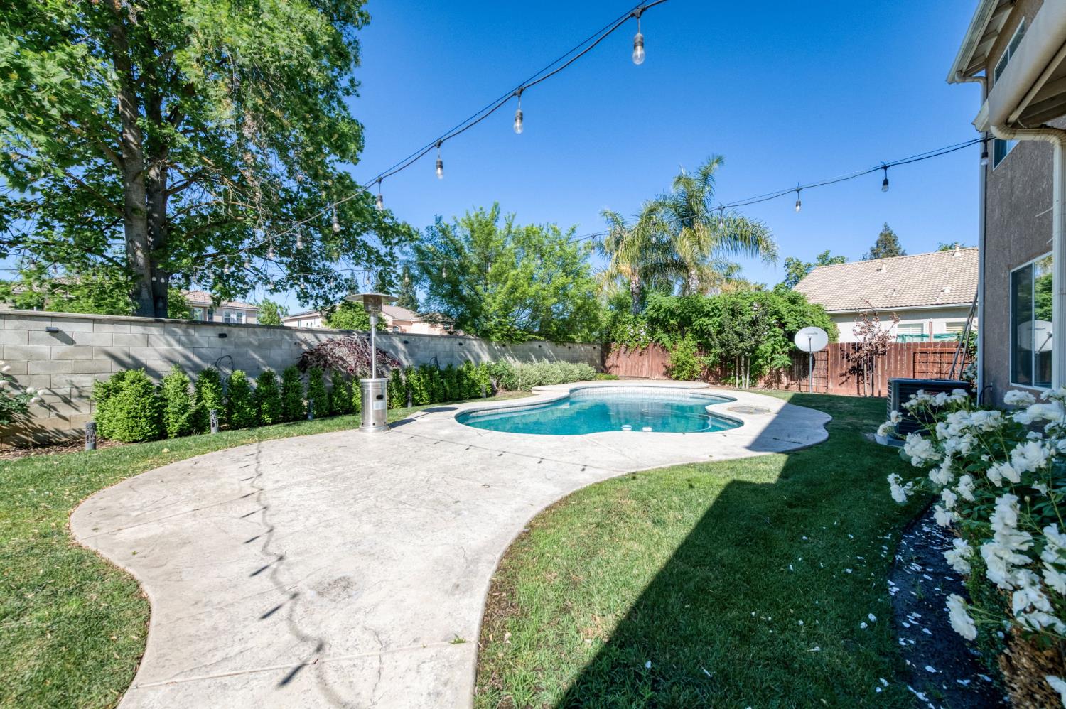 1736 N Holly Ave, Clovis, CA 93619