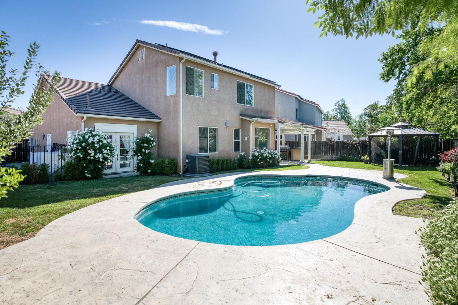 1736 N Holly Ave, Clovis, CA 93619